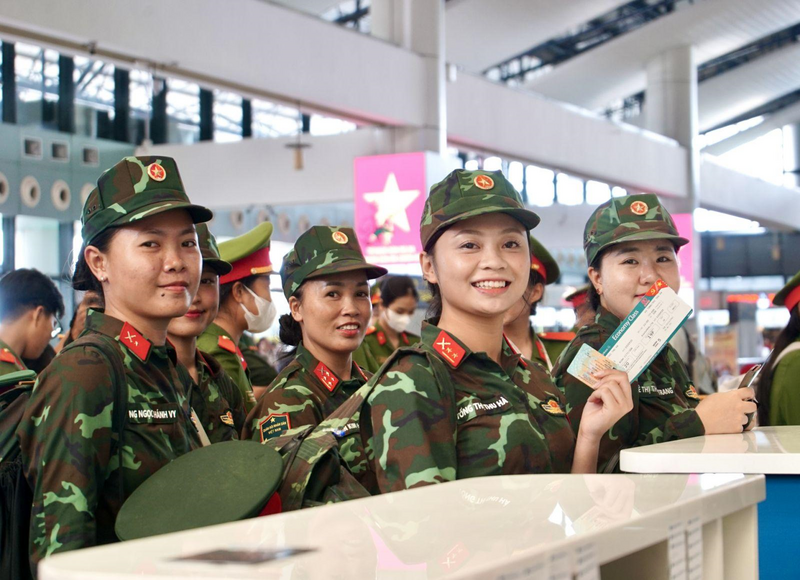 Một ngày sau lễ diễu binh các chiến sĩ hoàn thành nhiệm vụ tại A80 lên đường từ sân bay quốc tế Nội Bài trở về TP.Hồ Chí Minh