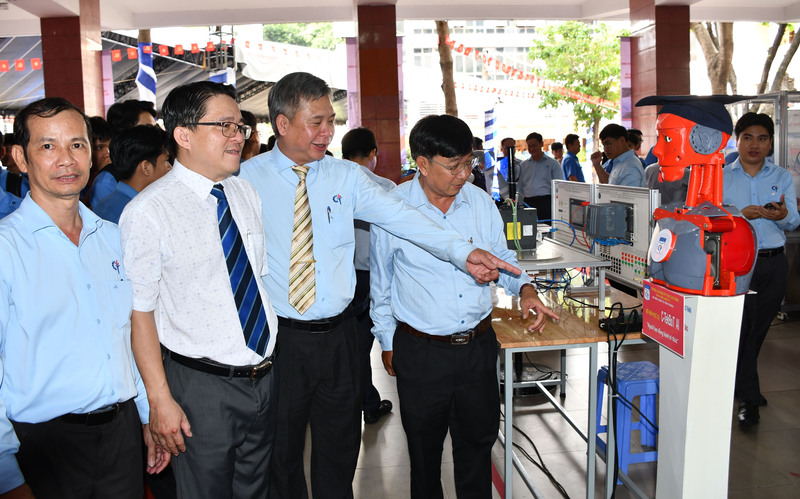 Triển lãm thành tựu đào tạo - 119 năm dấu ấn Trường Cao Thắng - 3