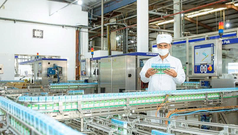 Dây chuyền sản xuất sữa của Mộc Châu Milk ( Nguồn: Báo Sơn La)