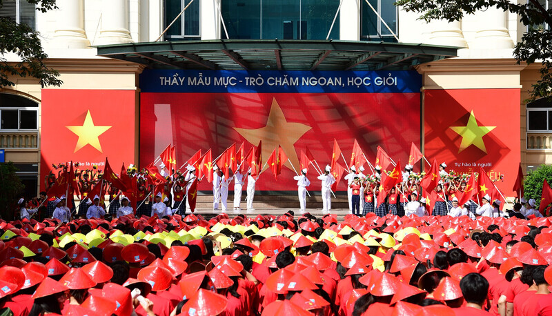 Học sinh Trường Nguyễn Siêu (Hà Nội) trong lễ kỷ niệm 80 năm Quốc khánh - Ảnh: TTXVN