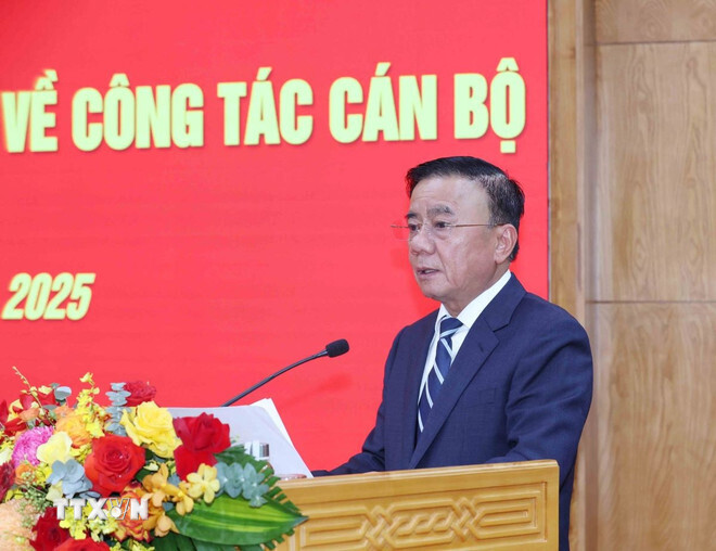Đồng chí Trần Cẩm Tú, Ủy viên Bộ Chính trị, Thường trực Ban Bí, Bí thư Đảng ủy các cơ quan Đảng Trung ương phát biểu. Ảnh: TTXVN