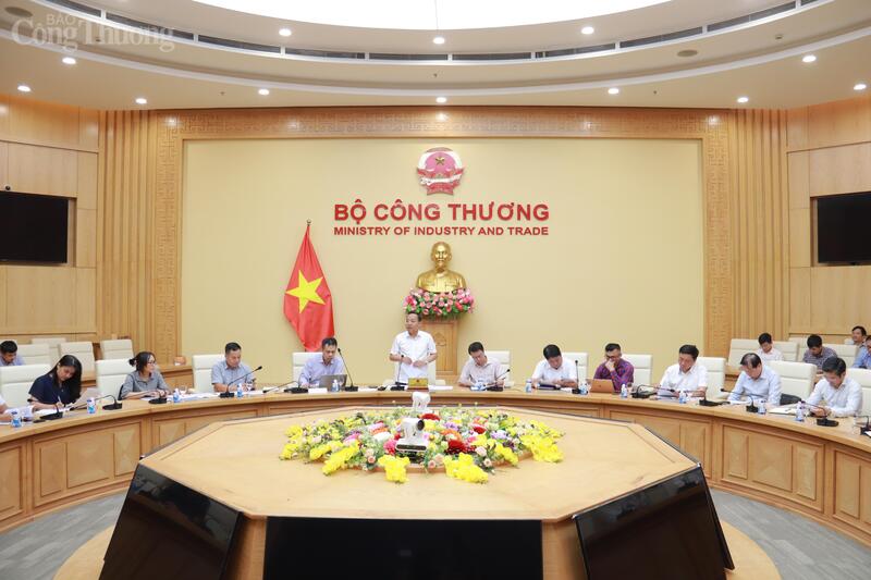 Thứ trưởng Bộ Công Thương Nguyễn Hoàng Long phát biểu khai mạc hội nghị