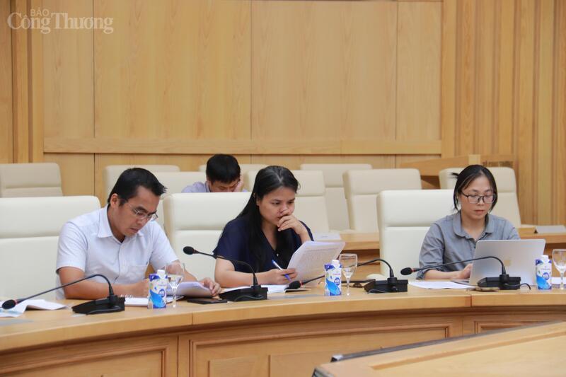 Các đại biểu tham dự hội nghị