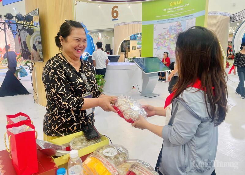 Sản phẩm yến sào được chế biến từ nguồn yến thiên nhiên giàu dinh dưỡng. Ảnh: Bích Thu