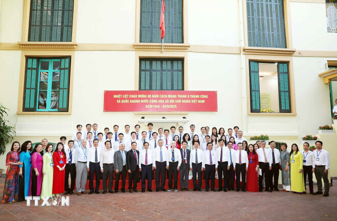 Tổng Bí thư Tô Lâm, Thủ tướng Phạm Minh Chính và các đại biểu. Ảnh: TTXVN