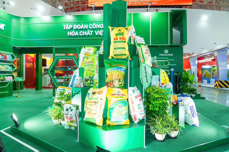 Vinachemmart mong muốn mang đến cho khách hàng cơ hội mua sắm thuận tiện, sản phẩm chính hãng và lợi ích thiết thực, đồng thời lan tỏa tinh thần tri ân nhân dịp những ngày lễ trọng đại của đất nước.