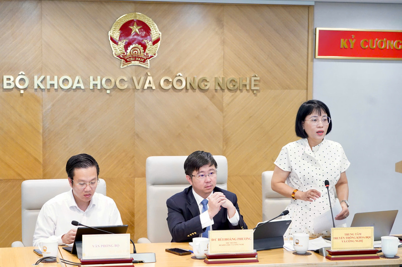 Bà Nguyễn Thị Hải Hằng, Giám đốc Trung tâm truyền thông khoa học và công nghệ (Bộ Khoa học và Công nghệ) phát biểu mở đầu họp báo. Ảnh: Q.N