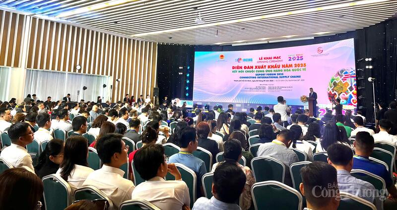 Diễn đàn xuất khẩu 2025 quy tụ đông đảo diễn giả và cộng đồng doanh nghiệp trong nước, quốc tế.