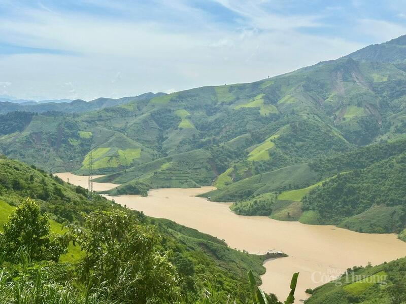 Trận lũ quét lịch sử đầu tháng 8 vừa qua, khiến nhiều ngôi nhà, trường học, cơ sở vật chất các xã Mường Luân, Na Son... gần như bị cuốn trôi. Ảnh: Thu Thủy