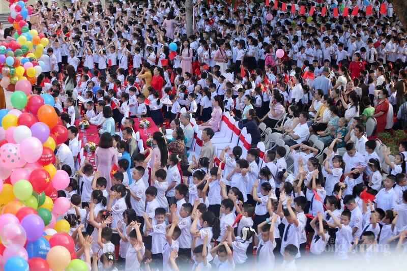 Học sinh trên địa bàn tỉnh Thanh Hóa phấn khởi chào đón năm học mới