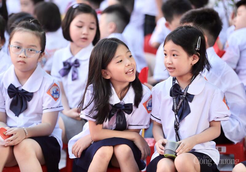 Nụ cười rạng rỡ của các em học sinh trường Tiểu học Điện Biên 2