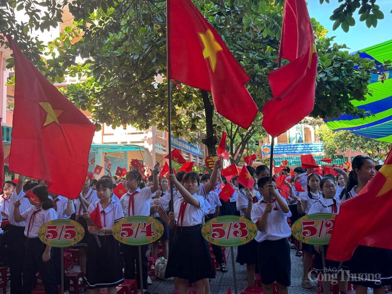 Không khí khai giảng tại trường Tiểu học Bùi Thị Xuân (phường Hòa Khánh)