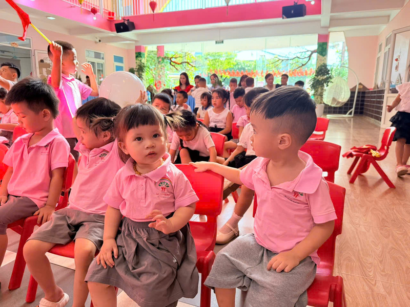 Học sinh Trường Mầm non An Sinh, phường Đồng Hới tham dự lễ khai giảng