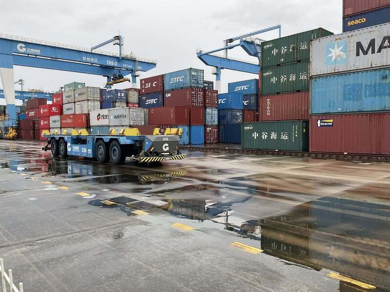 Cảng container tự động hóa Khâm Châu ứng dụng trí tuệ nhân tạo. Ảnh: TTXVN