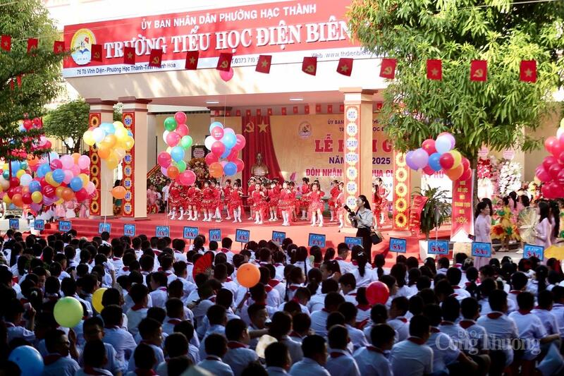 Các em học sinh tiểu học với màn trình diễn văn nghệ đặc sắc