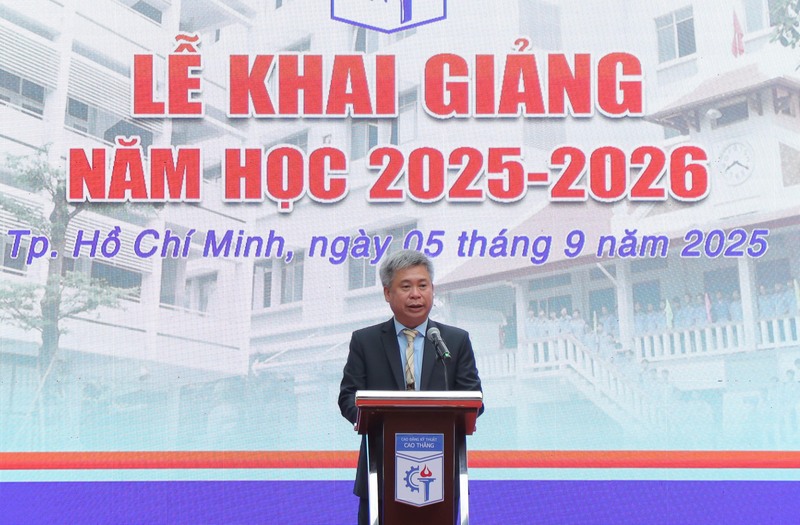 TS. Lê Đình Kha, Hiệu trưởng Trường Cao đẳng Kỹ thuật Cao Thắng. Ảnh: Minh Khuê.