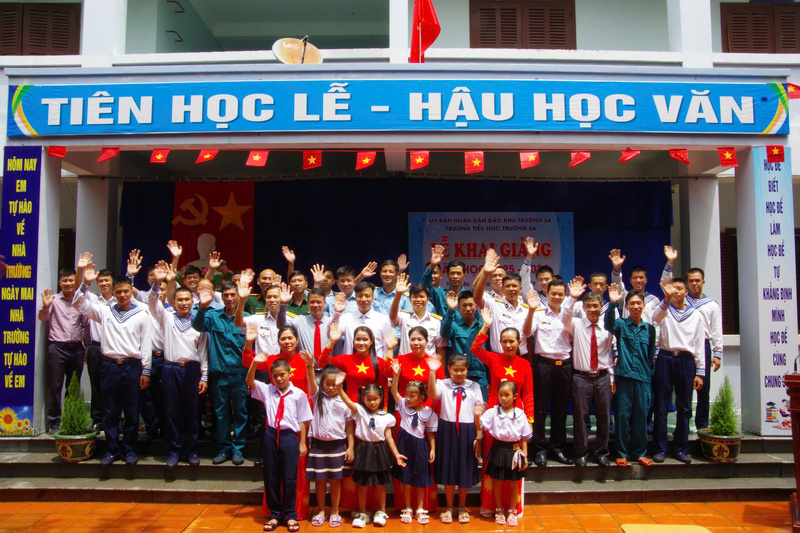 Cán bộ, chiến sĩ, nhân dân và các cháu trên đảo Trường Sa chào đón năm học mới