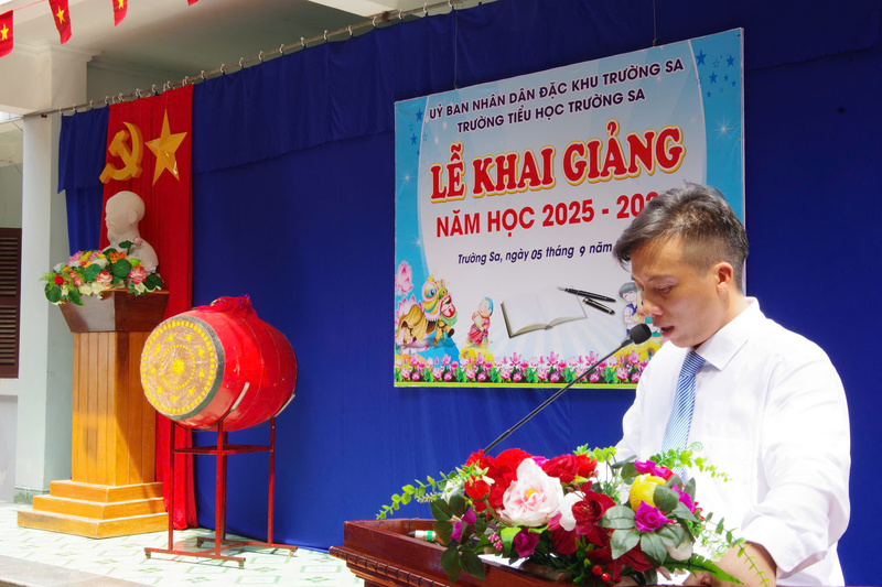 Đại diện chính quyền đảo Trường Sa phát biểu