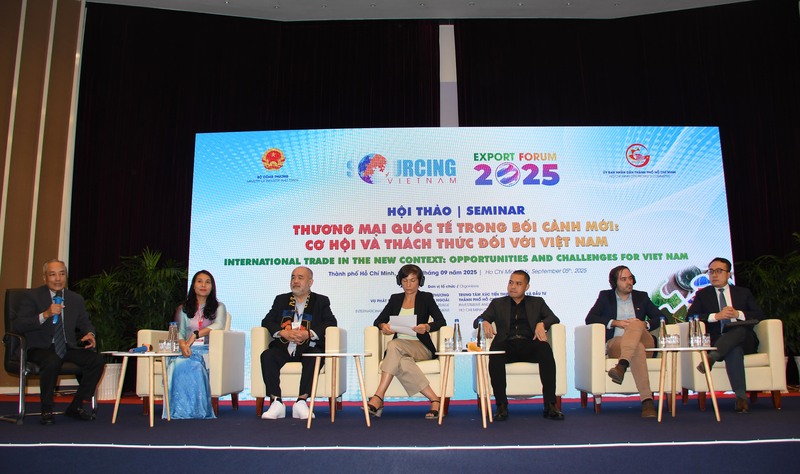 Các diễn giả tập trung phân tích các vấn đề nóng trong phiên thảo luận tại hội thảo. Ảnh: Minh Khuê.