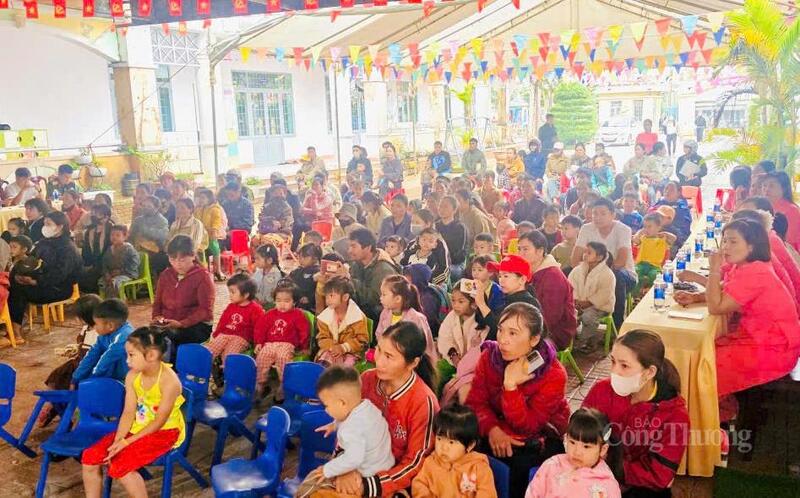 Học sinh trường Mầm non Hoa Lan, xã Quảng Trực tham gia Lễ khai giảng năm học mới. Ảnh: Hoàng Nguyên