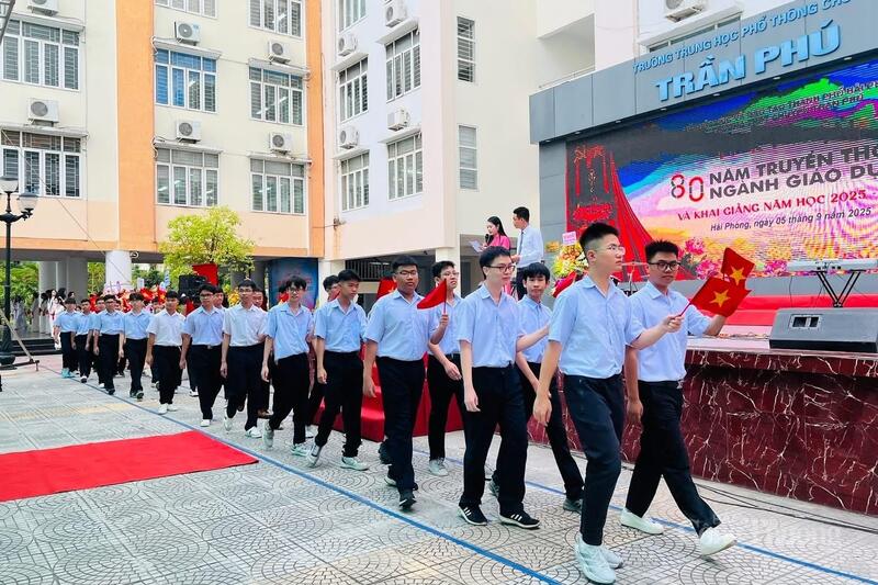 Trường THPT chuyên Trần Phú trong lễ khai giảng năm học mới.