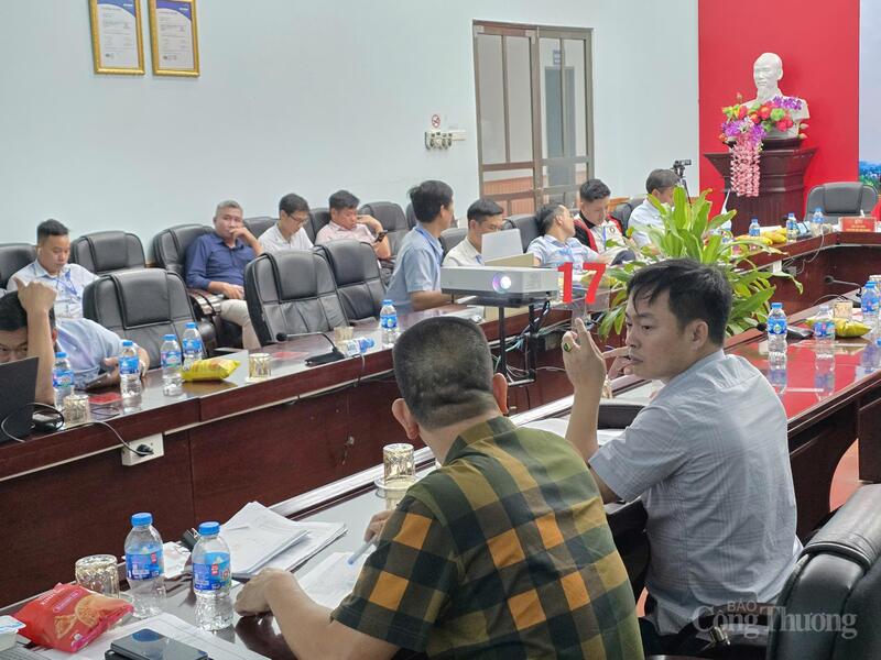 Khách hàng tham gia tại phiên đấu giá