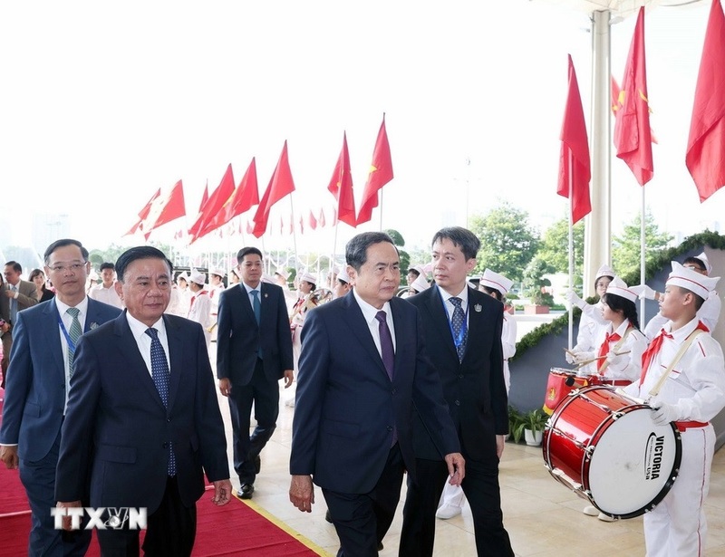 Chủ tịch Quốc hội Trần Thanh Mẫn và Thường trực Ban Bí thư Trần Cẩm Tú tới dự Lễ kỷ niệm 80 năm truyền thống ngành Giáo dục. Ảnh: Thống Nhất/TTXVN