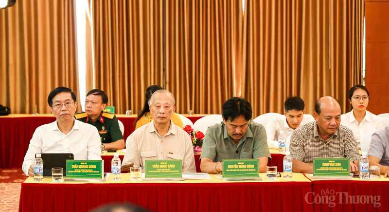 Đông đảo đại biểu tham dự tọa đàm