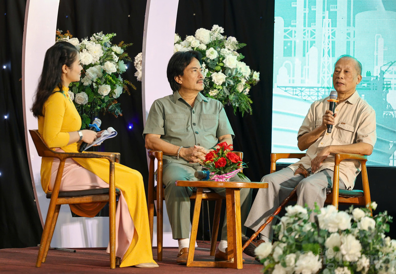 Các diễn giả, khách mời tham gia phiên thảo luận lần 2 chủ đề "Từ những giọt dầu đầu tiên đến ngành kinh tế mũi nhọn"