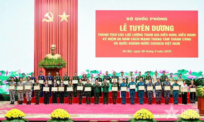 Bộ Quốc phòng tuyên dương các lực lượng tham gia diễu binh, diễu hành A80 - 5