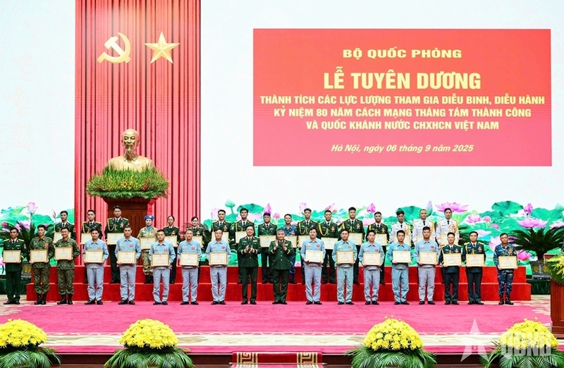 Bộ Quốc phòng tuyên dương các lực lượng tham gia diễu binh, diễu hành A80 - 6