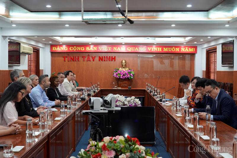 Thứ trưởng Phan Thị Thắng làm việc với Hạ nghị sỹ bang Oregon Hoa Kỳ tại tỉnh Tây Ninh. Ảnh: Nguyễn Ngọc