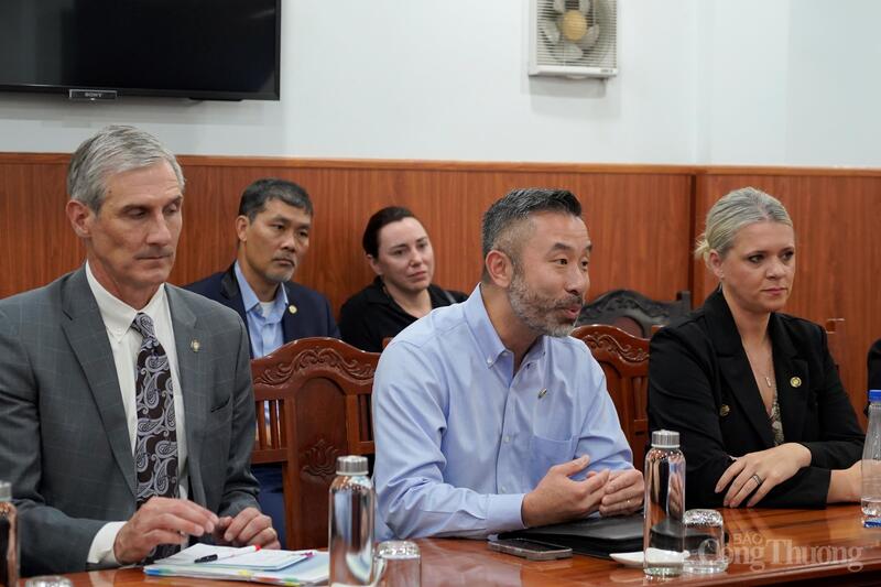 Ngài Daniel Loc Nguyen phát biểu tại buổi làm việc. Ảnh: Nguyễn Ngọc