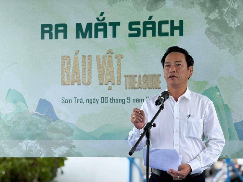 Tiến sĩ Nguyễn Công Dũng, Ủy viên Hội đồng Biên tập Nhà xuất bản Chính trị quốc gia Sự thật phát biểu tại buổi lễ