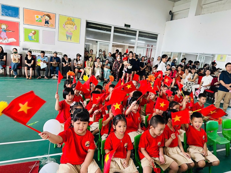 Lễ khai giảng năm học 2025 - 2026 được thực hiện ngắn gọn, tiết kiệm, ý nghĩa.