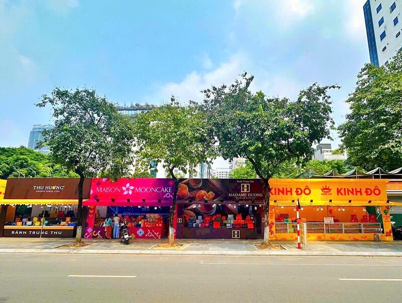 Công tác bảo quản bánh tại các cửa hàng được chú trọng, sản phẩm luôn được che chắn cẩn thận để tránh nắng nóng, bụi bẩn và côn trùng.