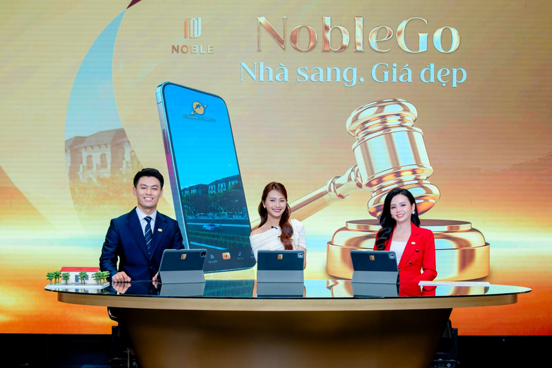 MC - Diễn viên Huyền Trang (giữa) sẽ tiếp tục tham gia livestream NobleGo 20h ngày 9/9 với vai trò khách mời đặc biệt