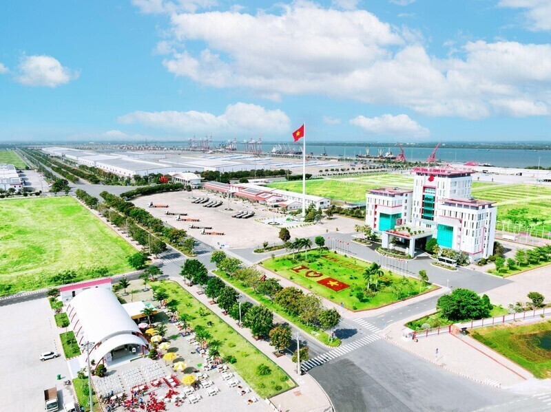 Cảng Quốc tế Long An định hướng trở thành một trong những cảng biển hàng đầu châu Á, được quốc tế công nhận về quy mô hiện đại, năng lực khai thác và dịch vụ logistics thông minh, bền vững.