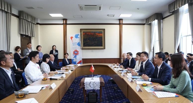 Phó Thủ tướng đề nghị Thống đốc và Chính quyền tỉnh Osaka tiếp tục thúc đẩy hợp tác với các địa phương Việt Nam trong các lĩnh vực công nghệ thông tin, trí tuệ nhân tạo, bán dẫn - Ảnh: VGP/Đức Tuân