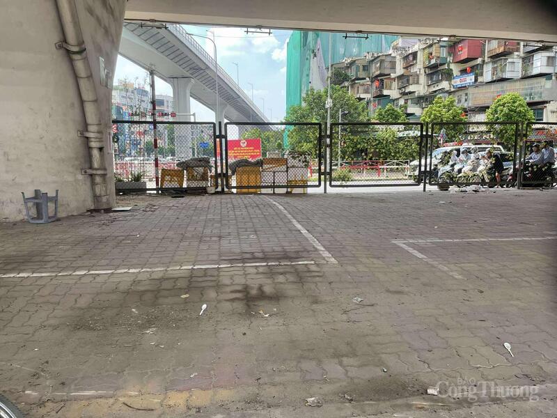 Chiều 8/9 bãi xe gầm cầu vượt ngã tư Vọng đã được di dời.