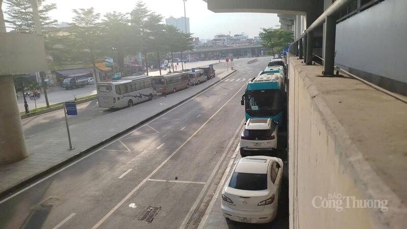 Hà Nội 'xoá sổ' bãi trông xe tự phát dưới gầm cầu vượt Láng - Cầu Giấy - 12