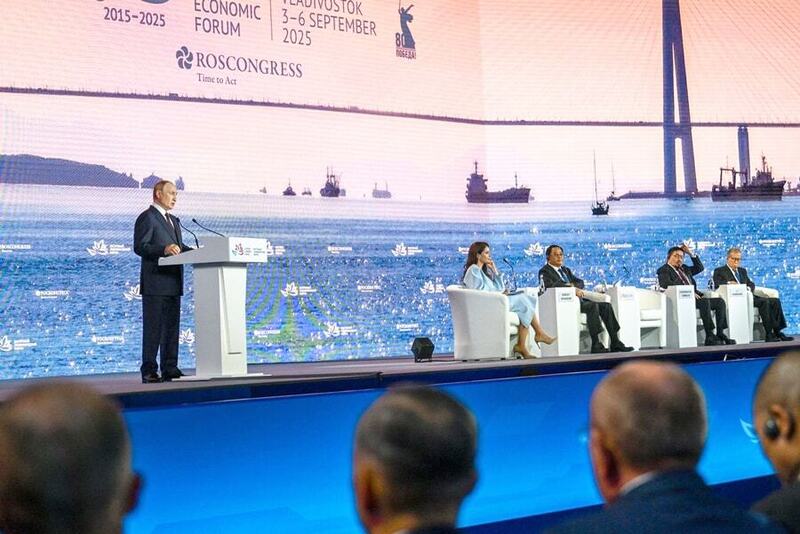 Tổng thống Nga Vladimir Putin phát biểu tại EEF 2025. Ảnh: Sputnik