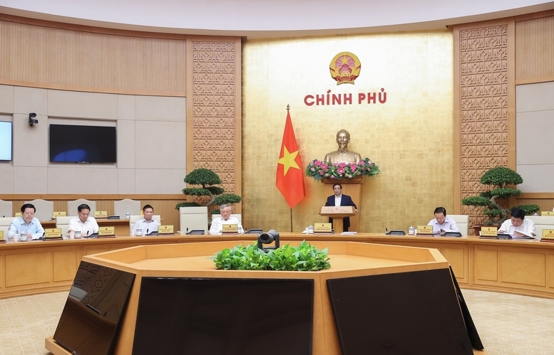 Thủ tướng yêu cầu các bộ trưởng, thủ trưởng cơ quan ngang bộ phải trực tiếp chỉ đạo công tác xây dựng, hoàn thiện thể chế, chịu trách nhiệm chính về chất lượng chính sách pháp luật thuộc lĩnh vực quản lý của bộ, ngành mình - Ảnh: VGP/Nhật Bắc