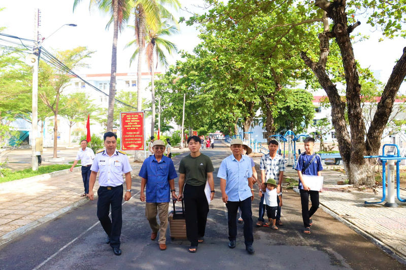Niềm vui của các tân học viên và gia đình vào nhập học.