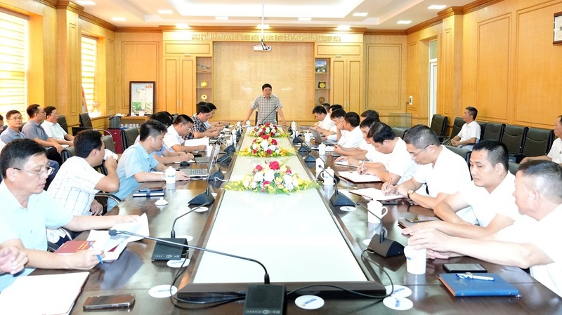 Toàn cảnh buổi làm việc. Ảnh: Hùng Mạnh