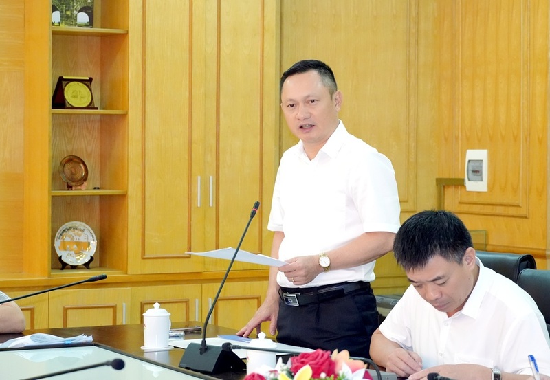 Ông Hoàng Hải, Giám đốc PC Thanh Hóa phát biểu tại buổi làm việc. Ảnh: Hùng Mạnh.