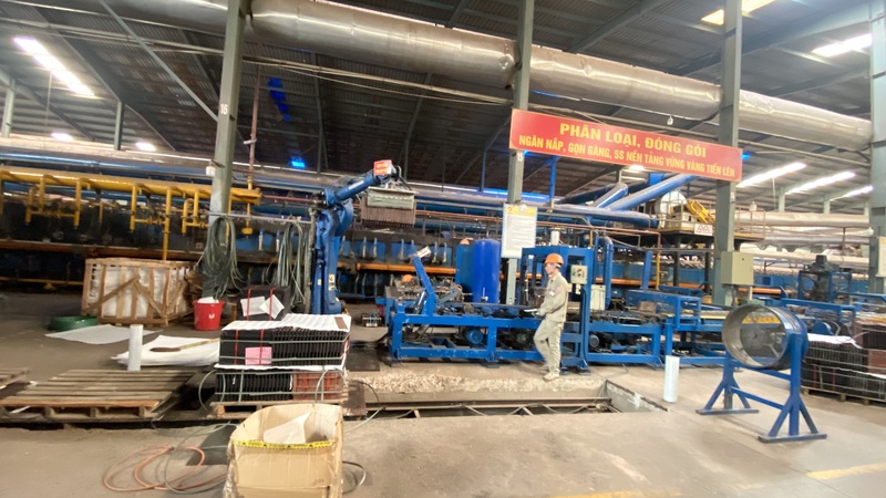 Hệ thống dây chuyền sản xuất, phân loại, đóng gói tự động tại Tổ hợp Công ty cổ phần Gốm Đất Việt. Ảnh: Quang Mâu