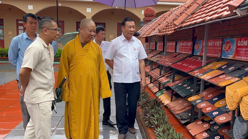 Gốm Đất Việt, tại phường Bình Khê, tỉnh Quảng Ninh được nhiều công trình di tích lịch sử lựa chọn.