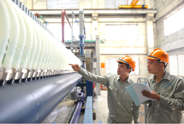 Doanh nghiệp hoá chất chủ động đào tạo và áp dụng quy trình quản lý nhân sự hiện đại. Ảnh: TTXVN