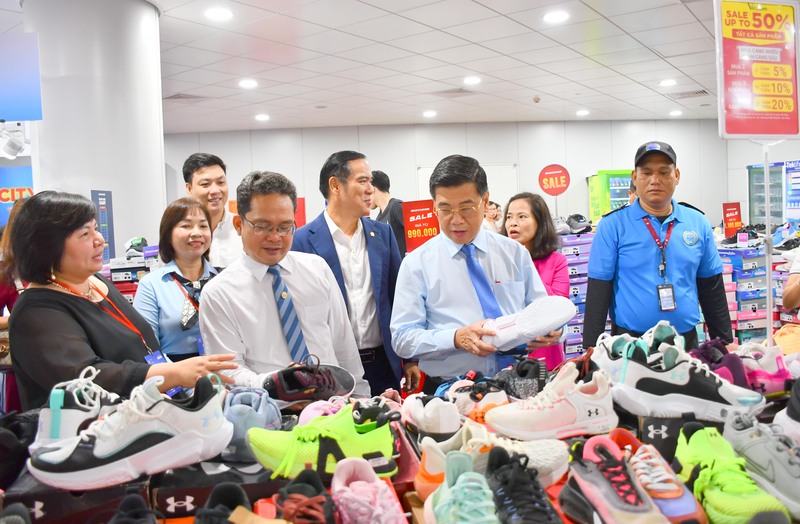 TP. Hồ Chí Minh hướng đến trung tâm dịch vụ hiện đại, cao cấp của cả nước và khu vực, có giá trị gia tăng cao. Ảnh: Thanh Minh.